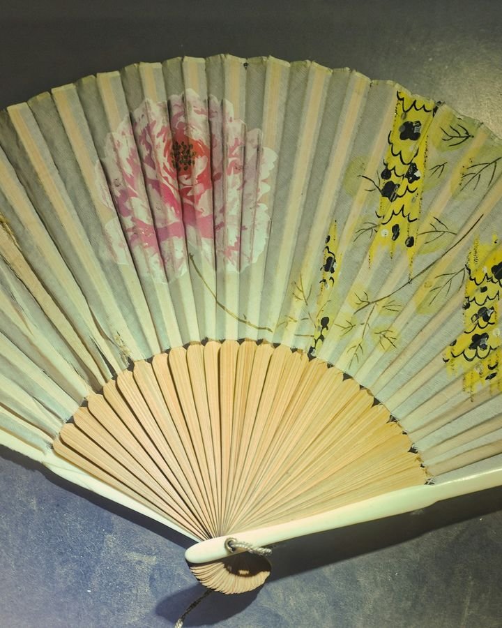 Folding Fan Painting in a Machiya