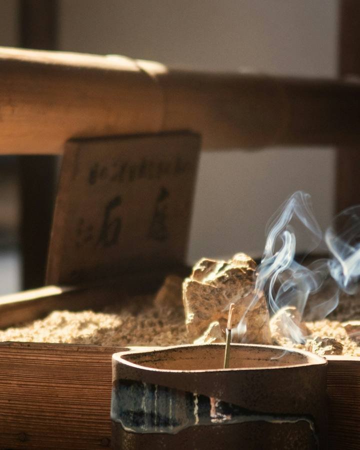 Incense Appreciation Overlooking a Temple Garden