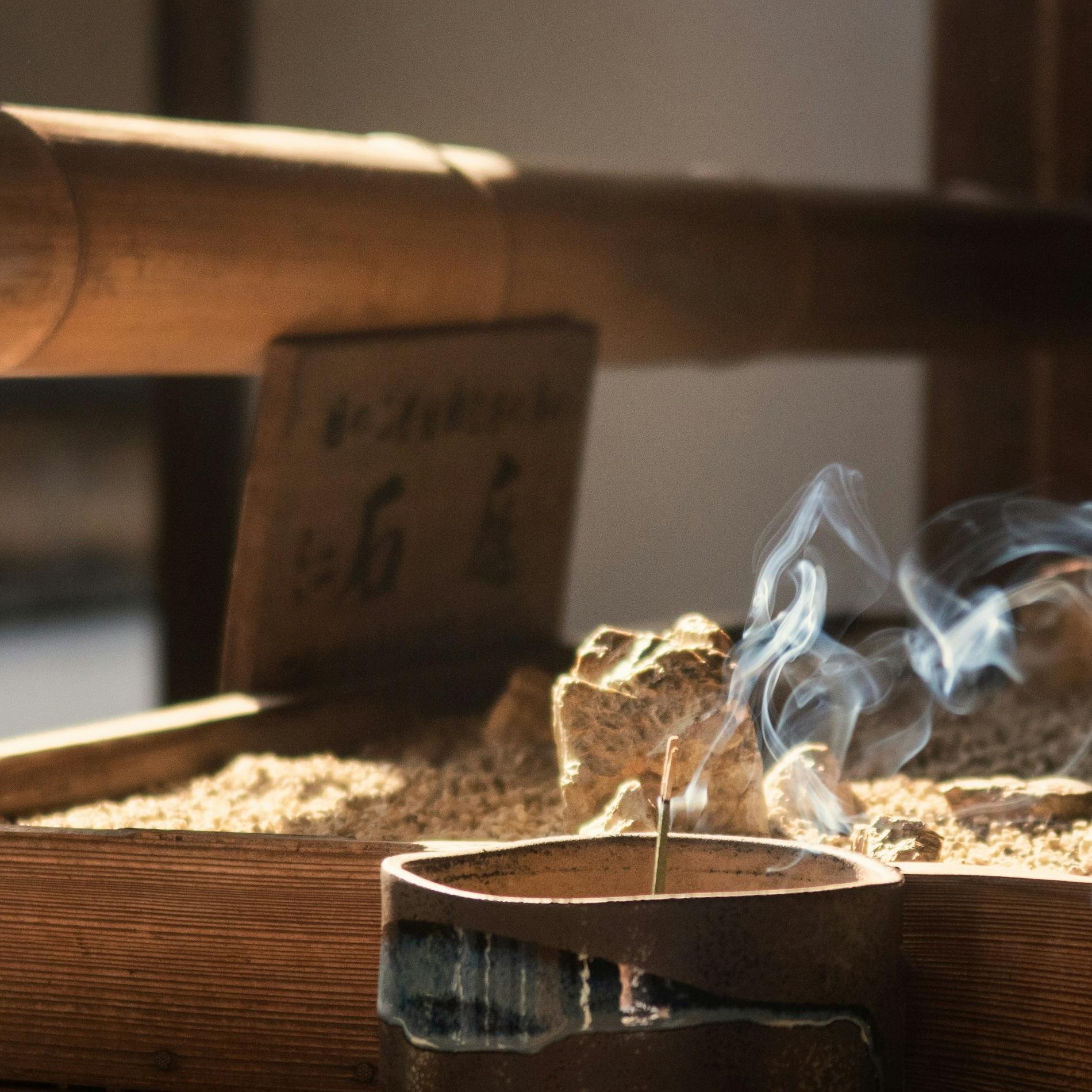 Incense Appreciation Overlooking a Temple Garden