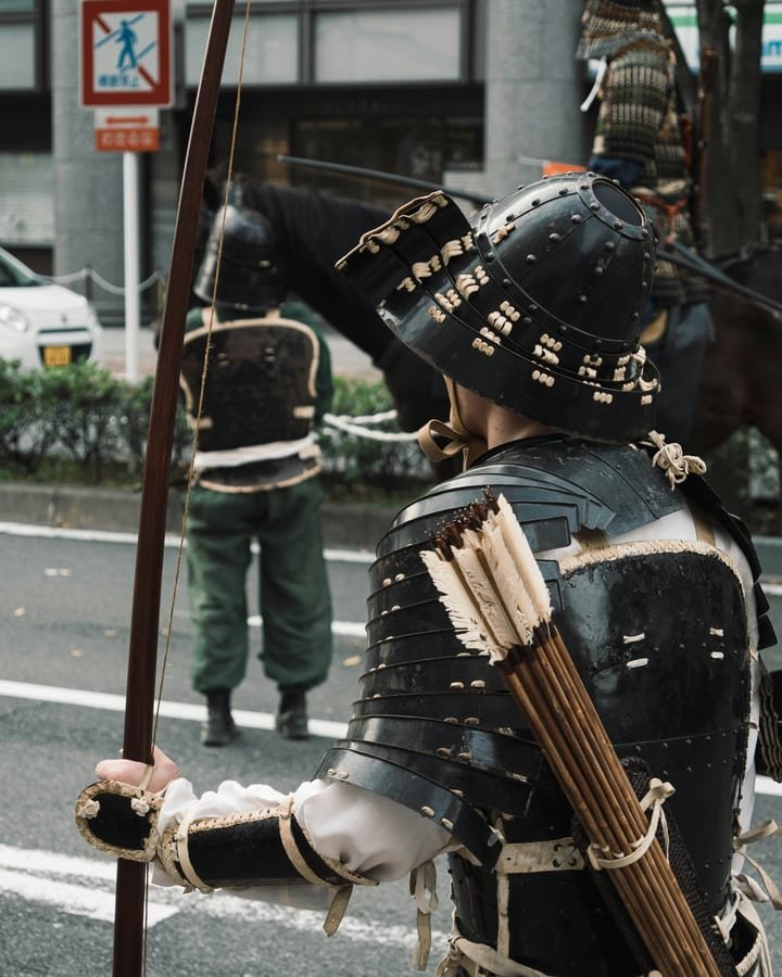 A samurai in armour with a bow and a quiver of arrows