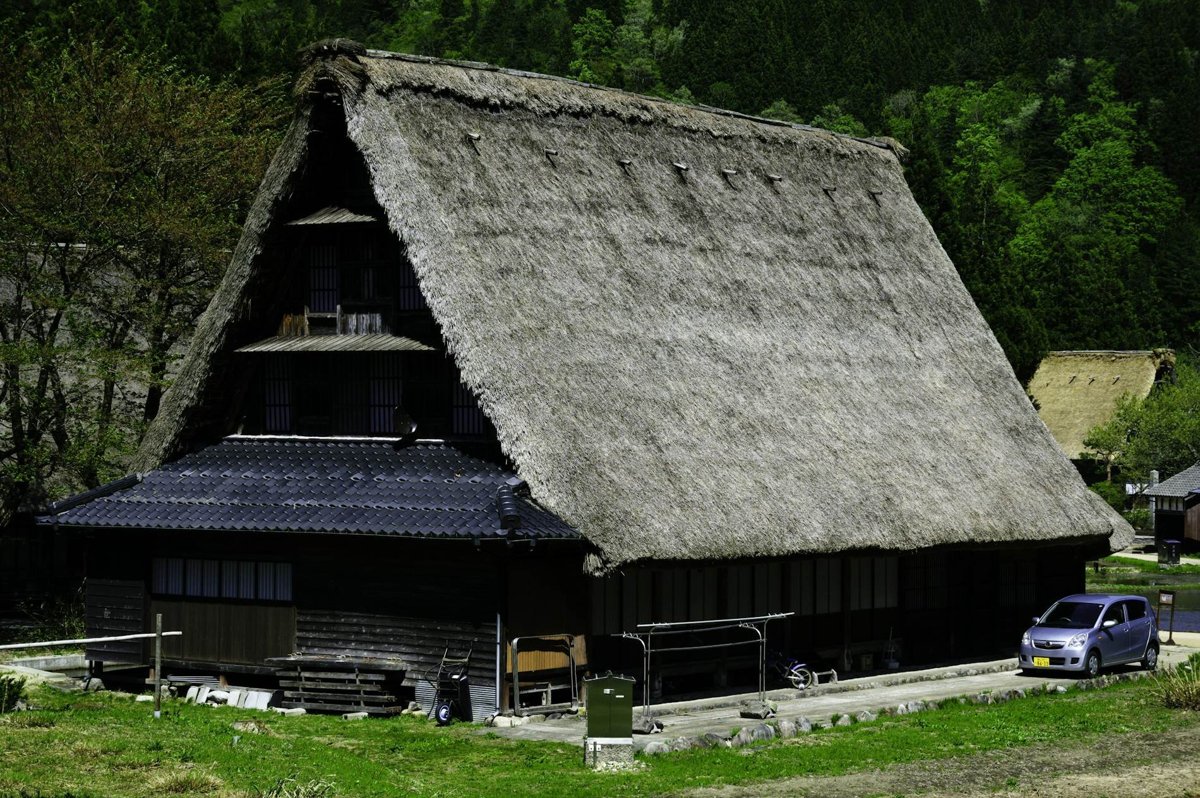 Thatched-Roof Architecture Tour in Kobe
