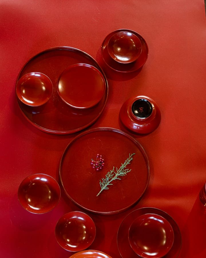 Red urushi lacquer bowls and trays