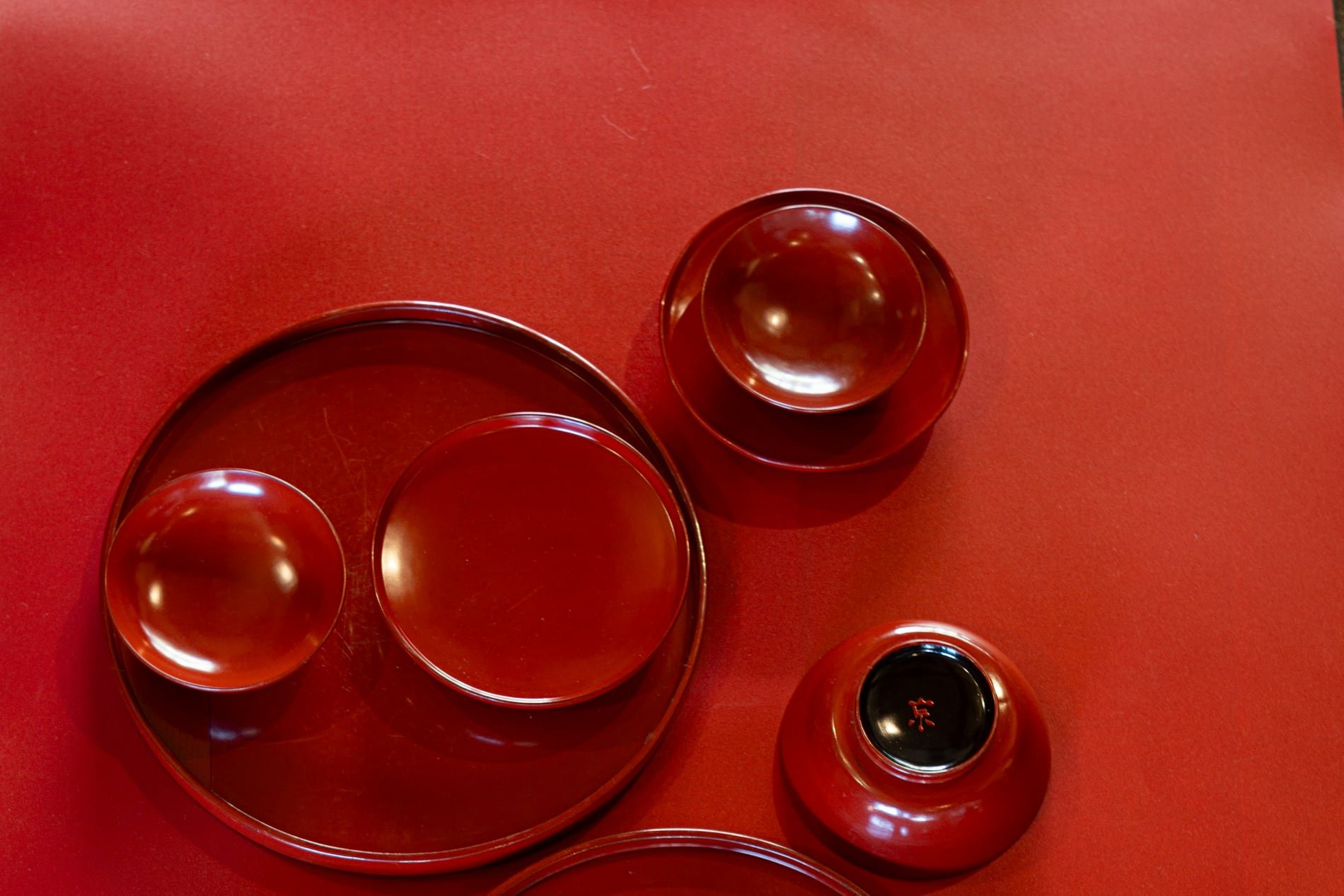 Red urushi lacquer bowls and trays