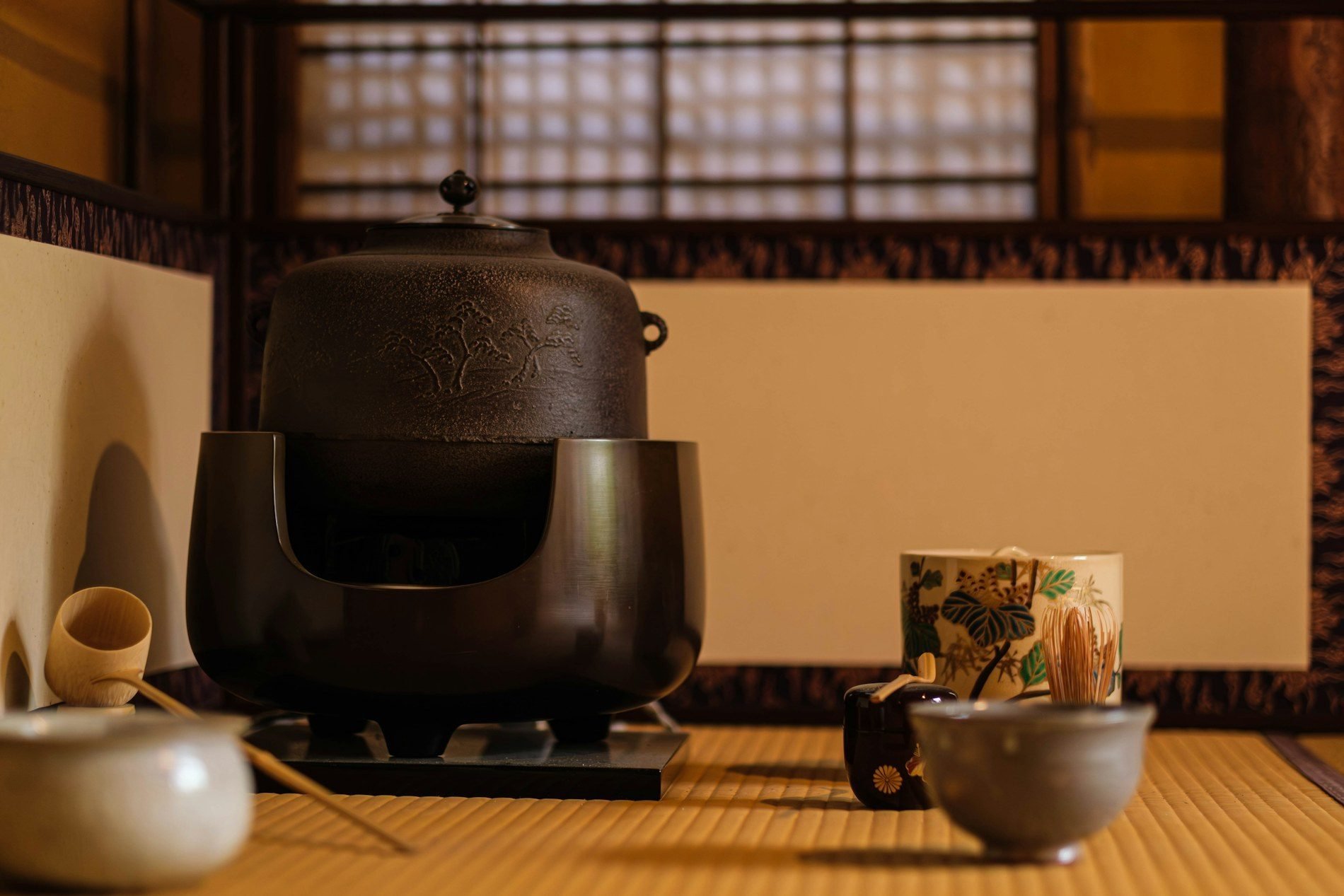 Antique Gallery Tour & Tea in Gion