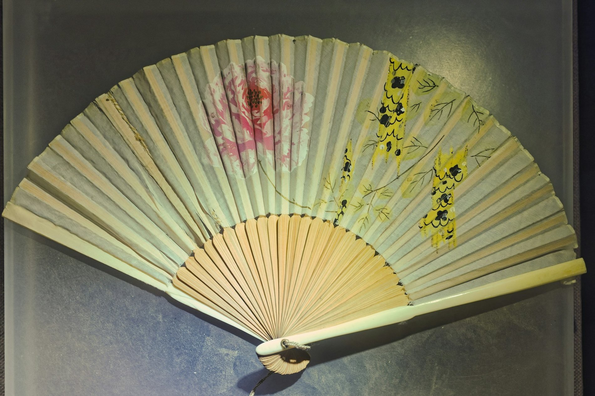 Folding Fan Painting in a Machiya
