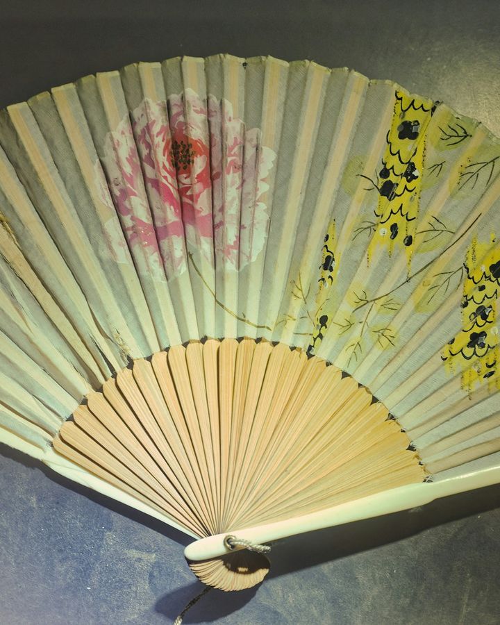 Folding Fan Painting in a Machiya